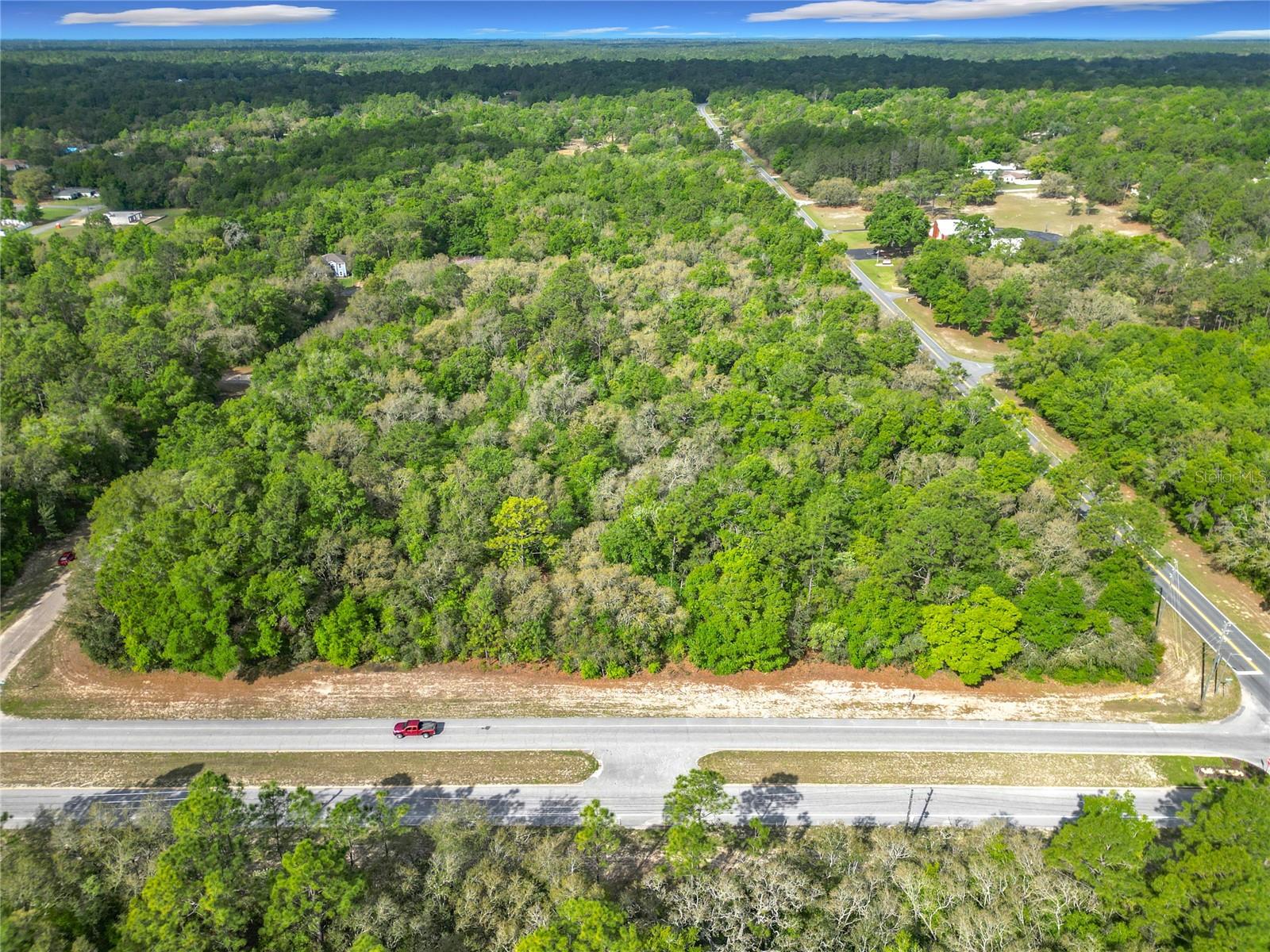Listing photo id 16 for 8808 Deltona Boulevard