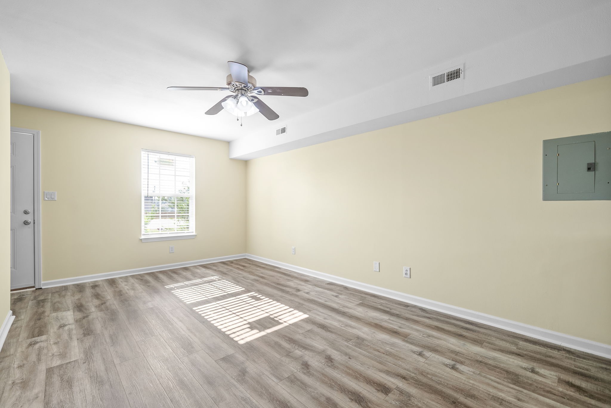 Image 6 of 45 For 8412 93rd Circle
