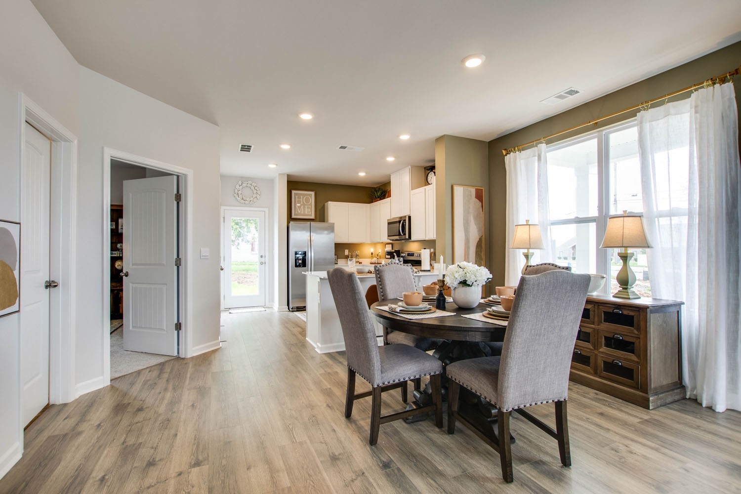 Listing photo id 2 for 10060 Carver Drive