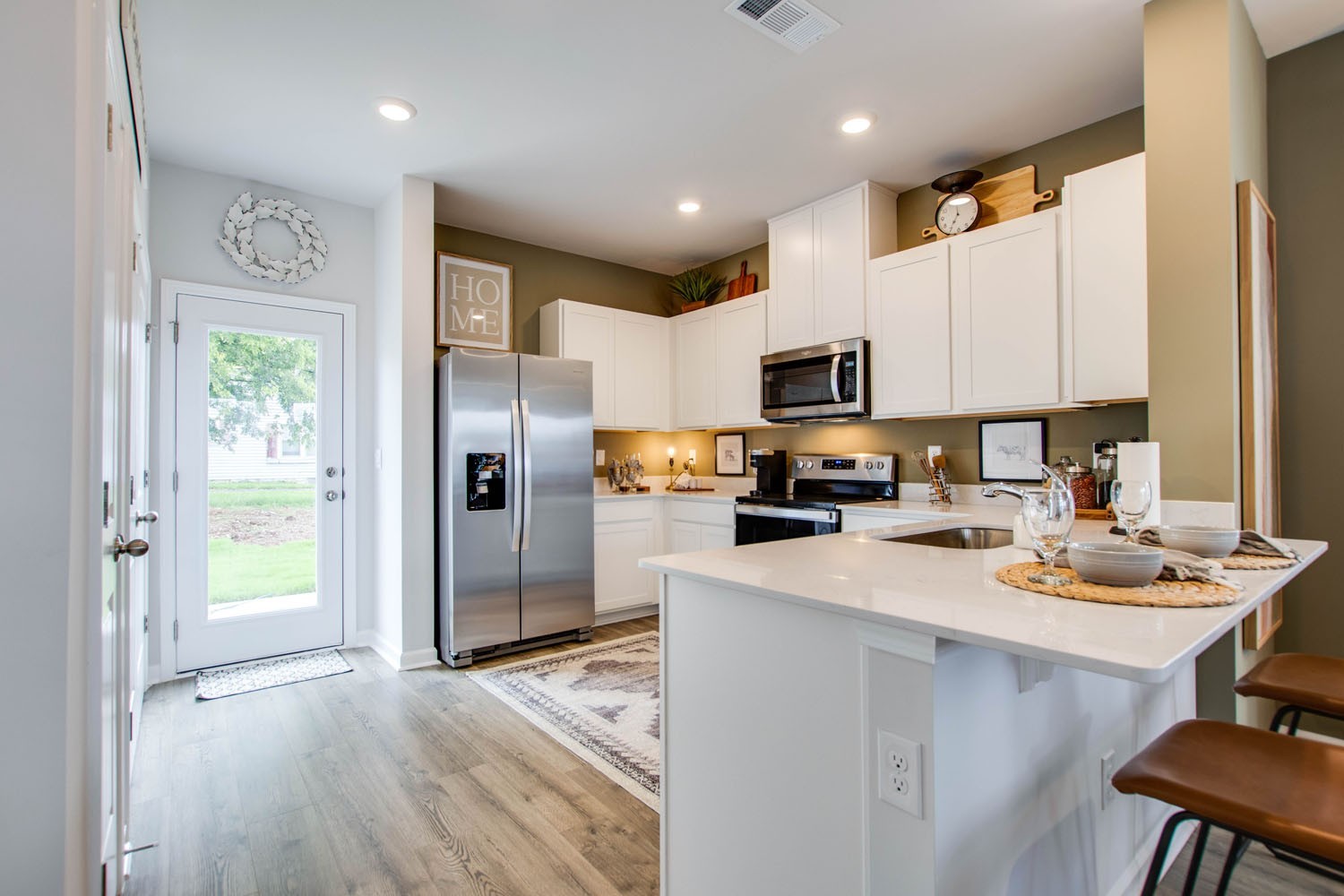 Listing photo id 3 for 10060 Carver Drive