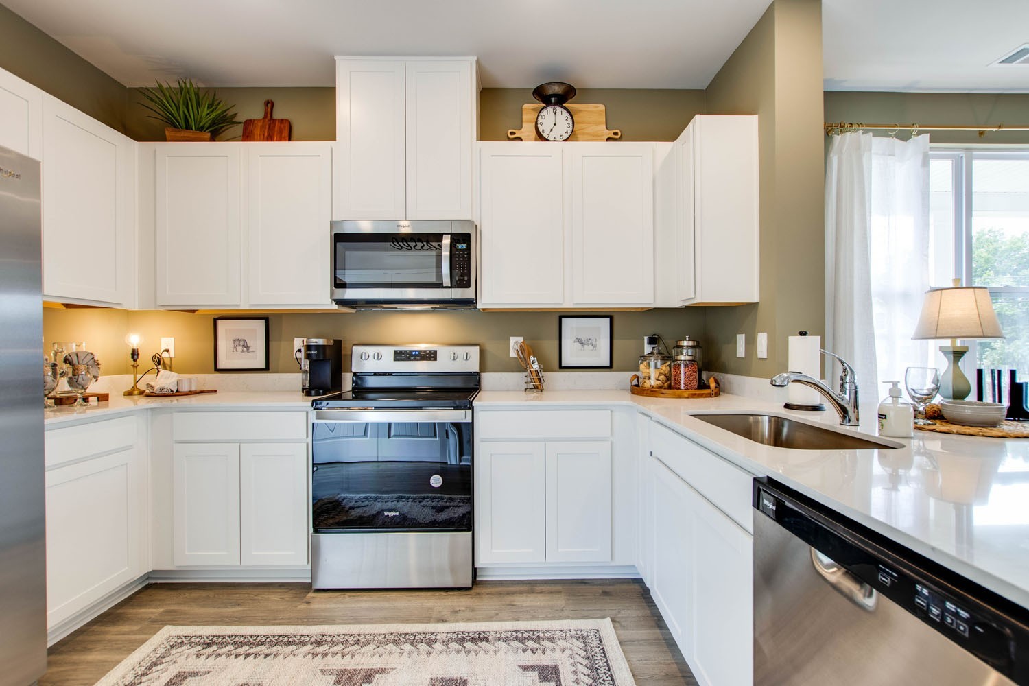 Listing photo id 4 for 10060 Carver Drive