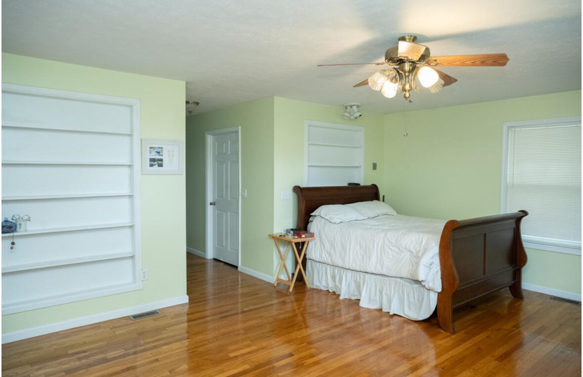 Image 9 of 37 For 4605 40th Avenue