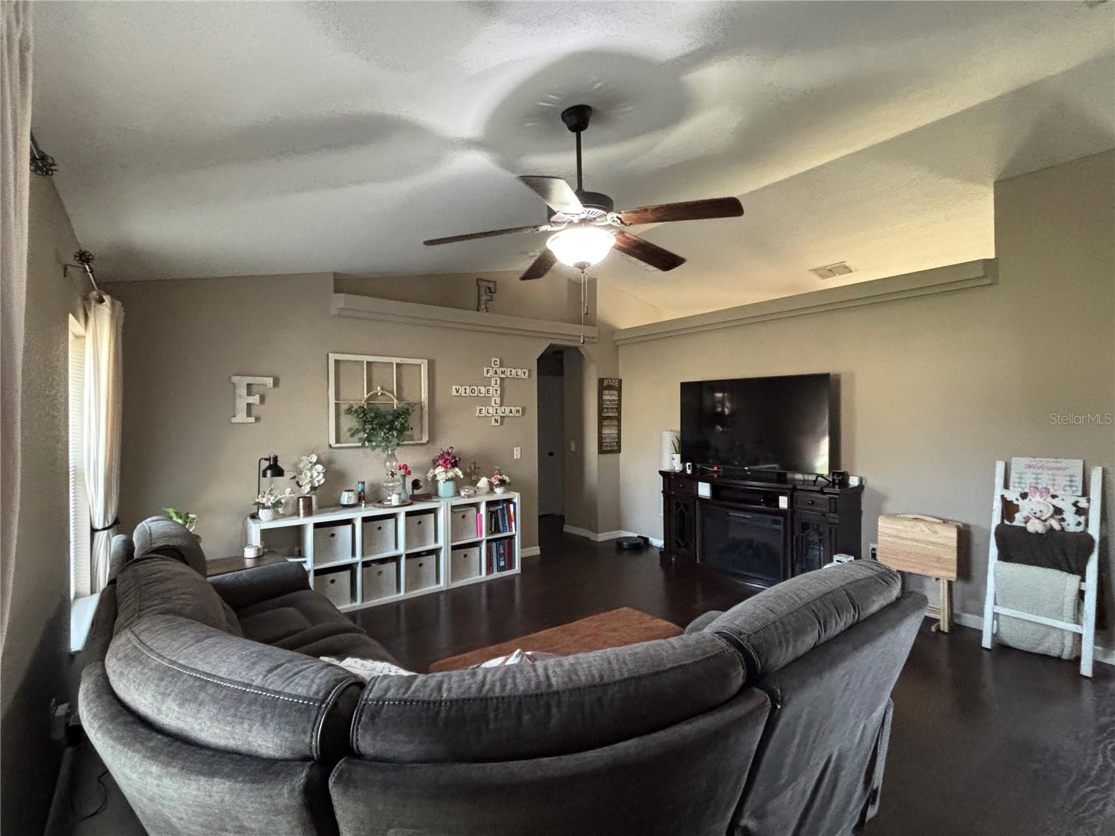 Image 12 of 25 For 648 Marguerita Drive