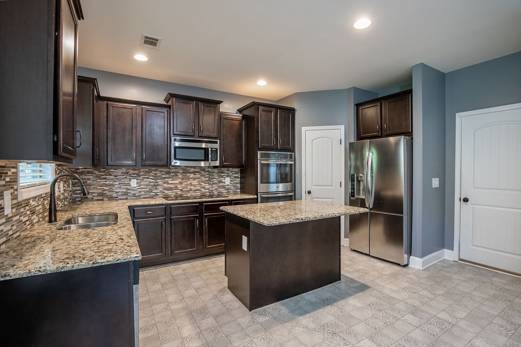 Image 21 of 67 For 9566 90th Street
