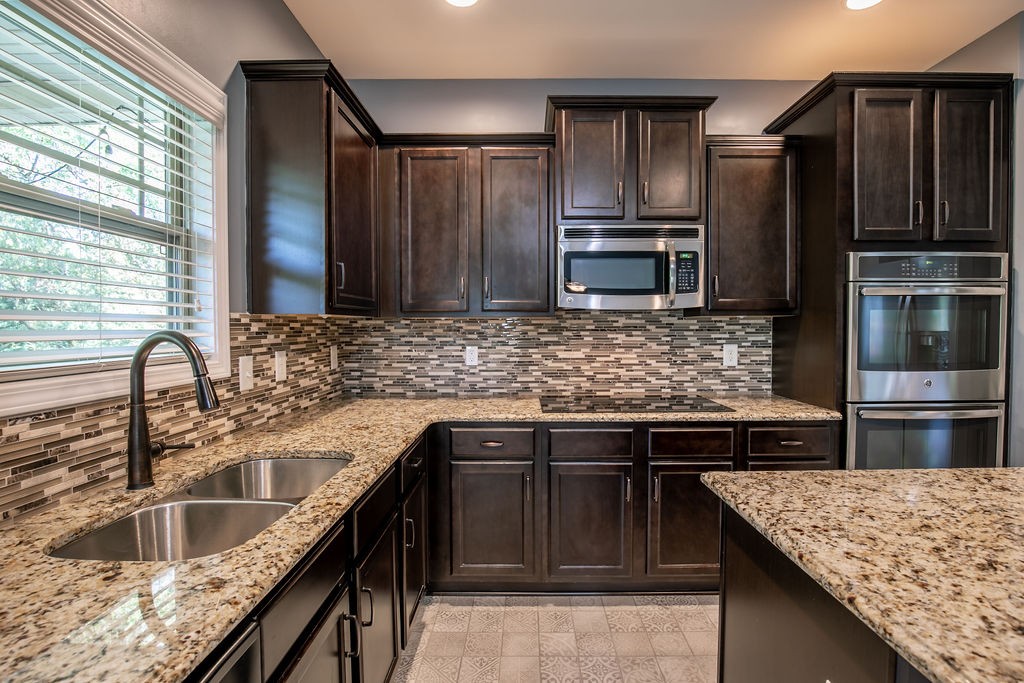 Image 22 of 67 For 9566 90th Street