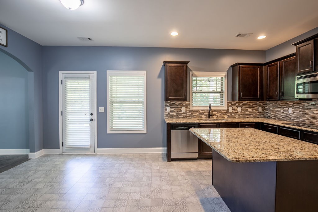 Image 23 of 67 For 9566 90th Street