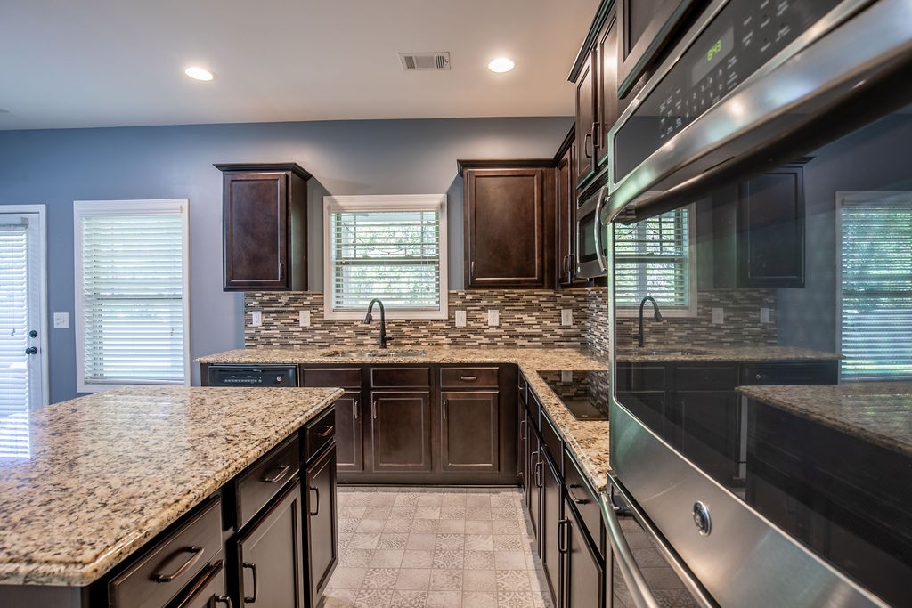 Image 24 of 67 For 9566 90th Street