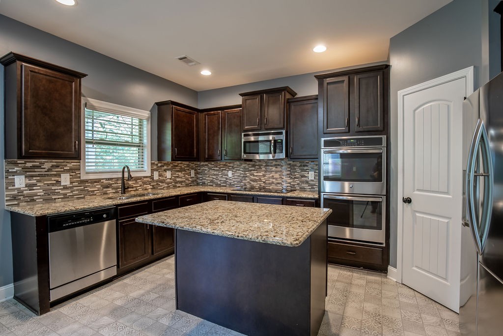Image 26 of 67 For 9566 90th Street