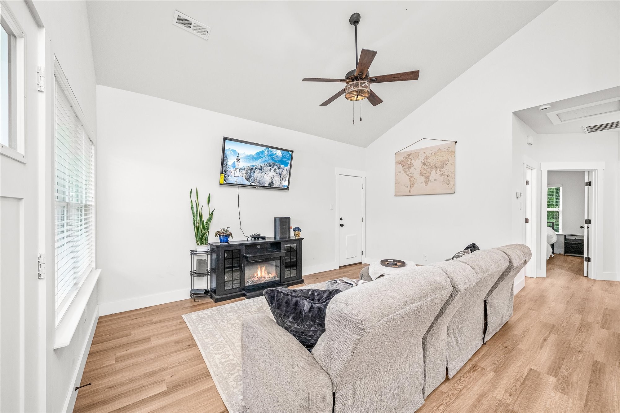 Image 7 of 11 For 1858 Lake Weir Avenue