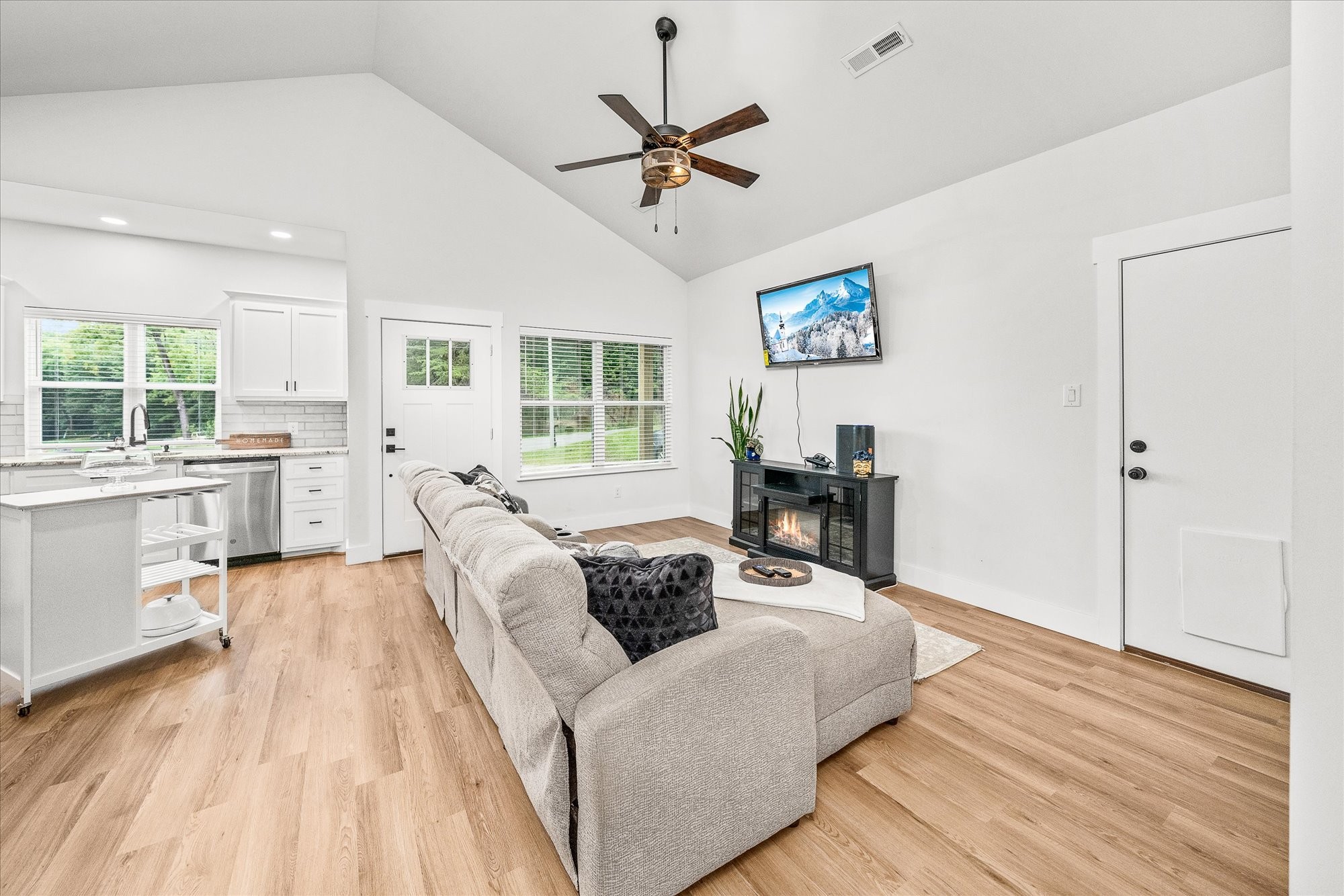 Image 9 of 11 For 1858 Lake Weir Avenue