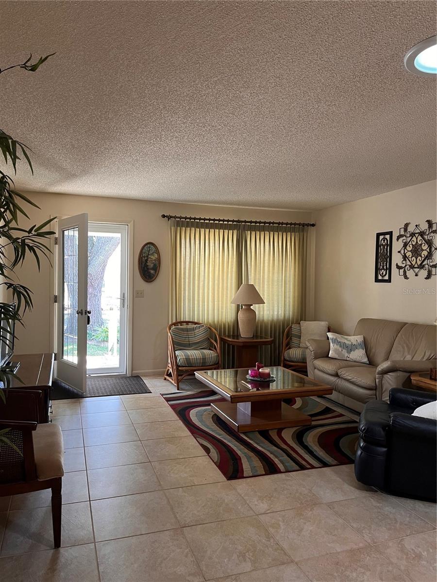 Image 3 of 20 For 9121 83rd Court C