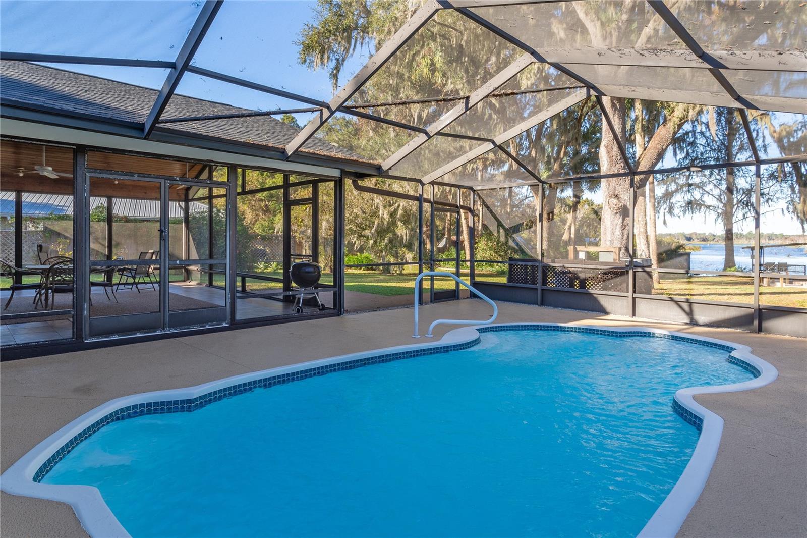 Listing photo id 48 for 6225 Riverbend Road