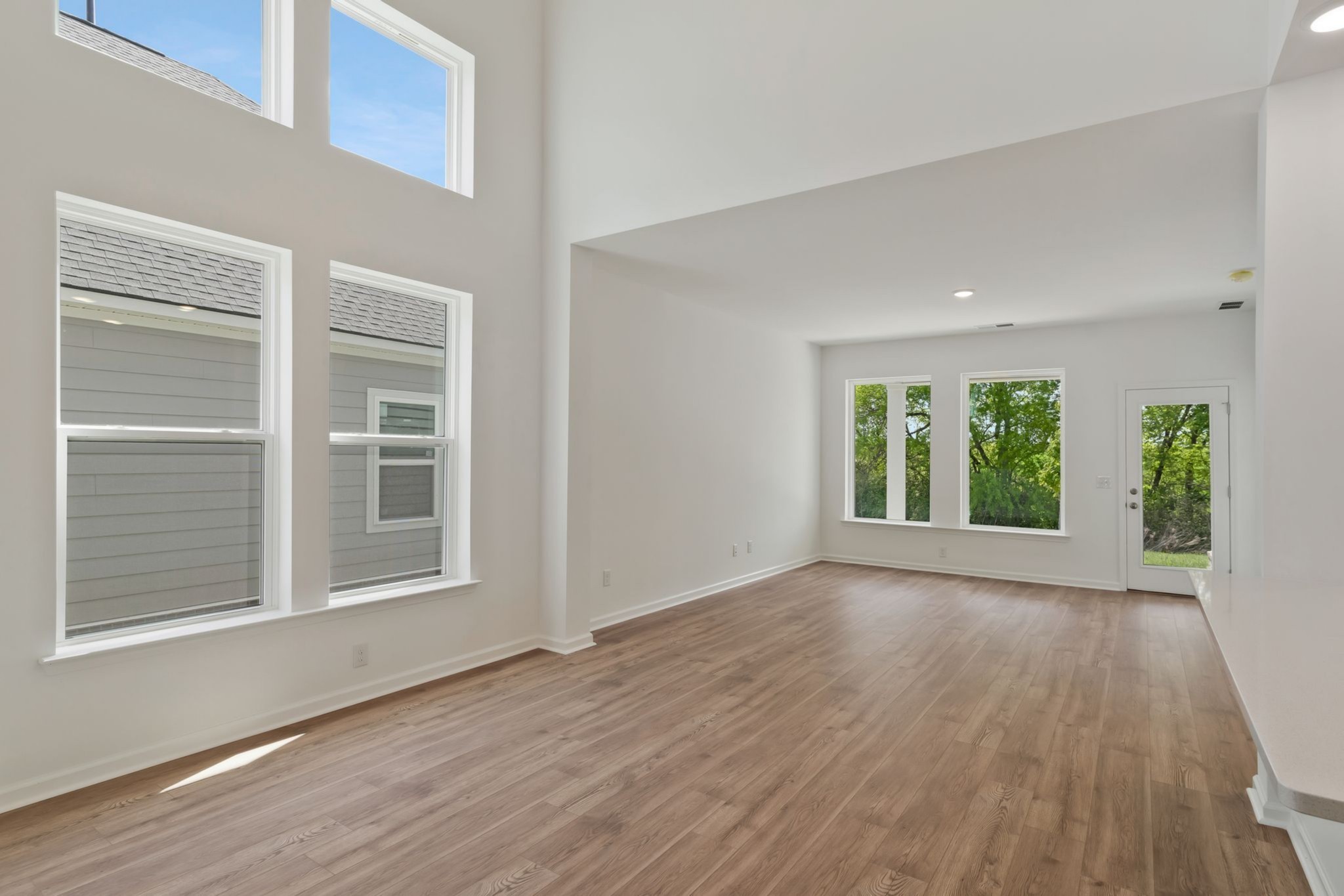 Image 11 of 84 For 7545 Magnolia Avenue
