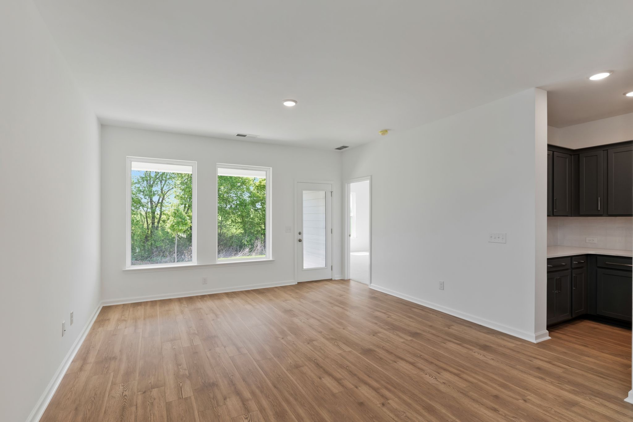 Image 12 of 84 For 7545 Magnolia Avenue