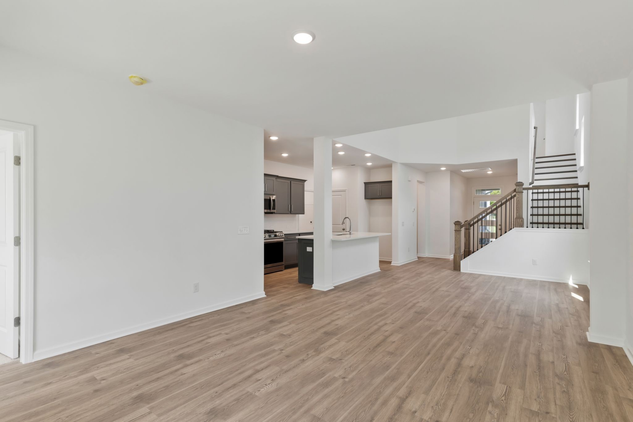 Image 13 of 84 For 7545 Magnolia Avenue