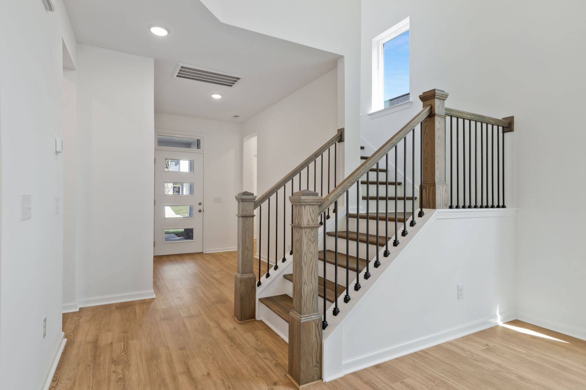 Image 6 of 84 For 7545 Magnolia Avenue