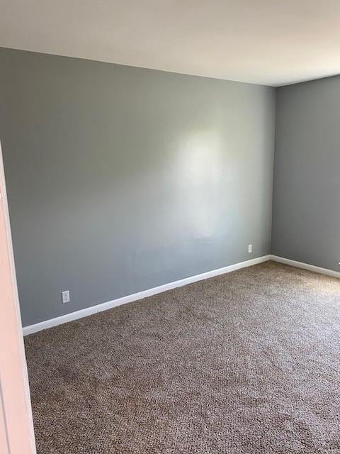 Listing photo id 12 for 930 Abend Drive