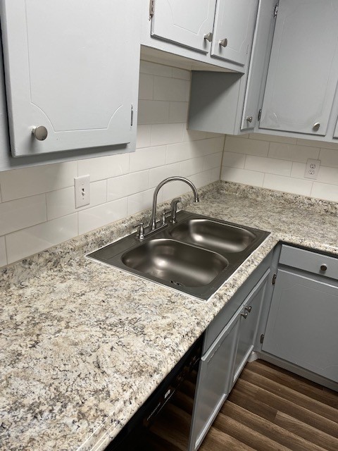 Listing photo id 2 for 930 Abend Drive