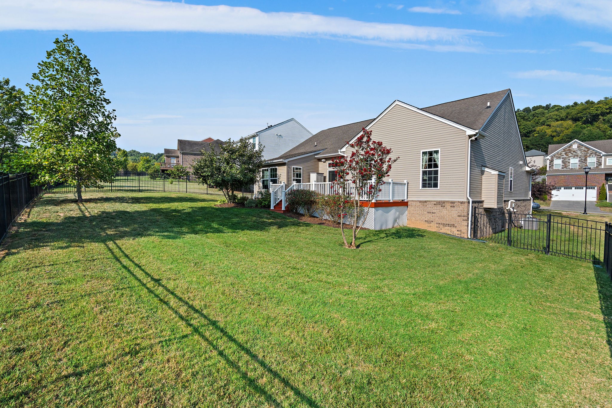 Image 10 of 30 For 15067 16 Place