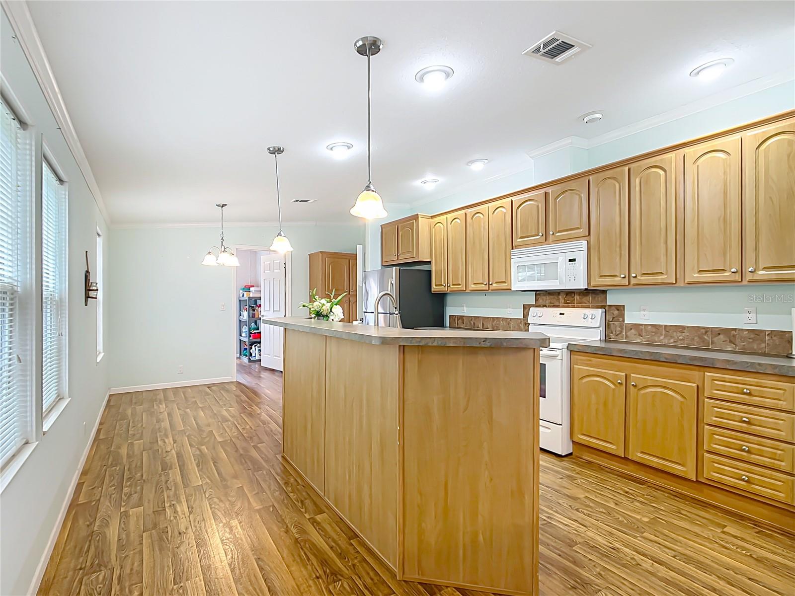 Image 15 of 89 For 10498 18th Terrace