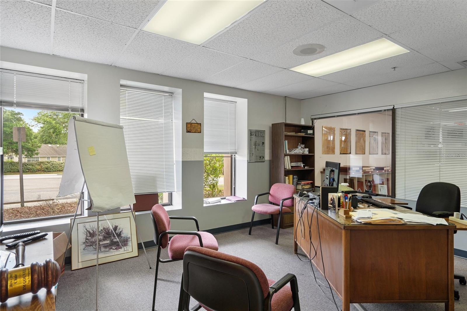 Listing photo id 9 for 1624 Meadowcrest Boulevard 2