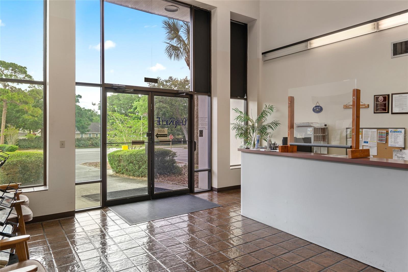 Listing photo id 13 for 1624 Meadowcrest Boulevard 2