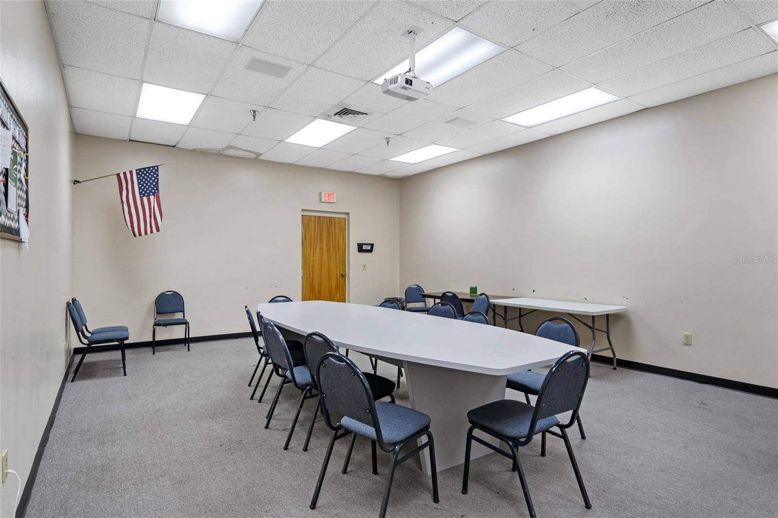 Listing photo id 16 for 1624 Meadowcrest Boulevard 2