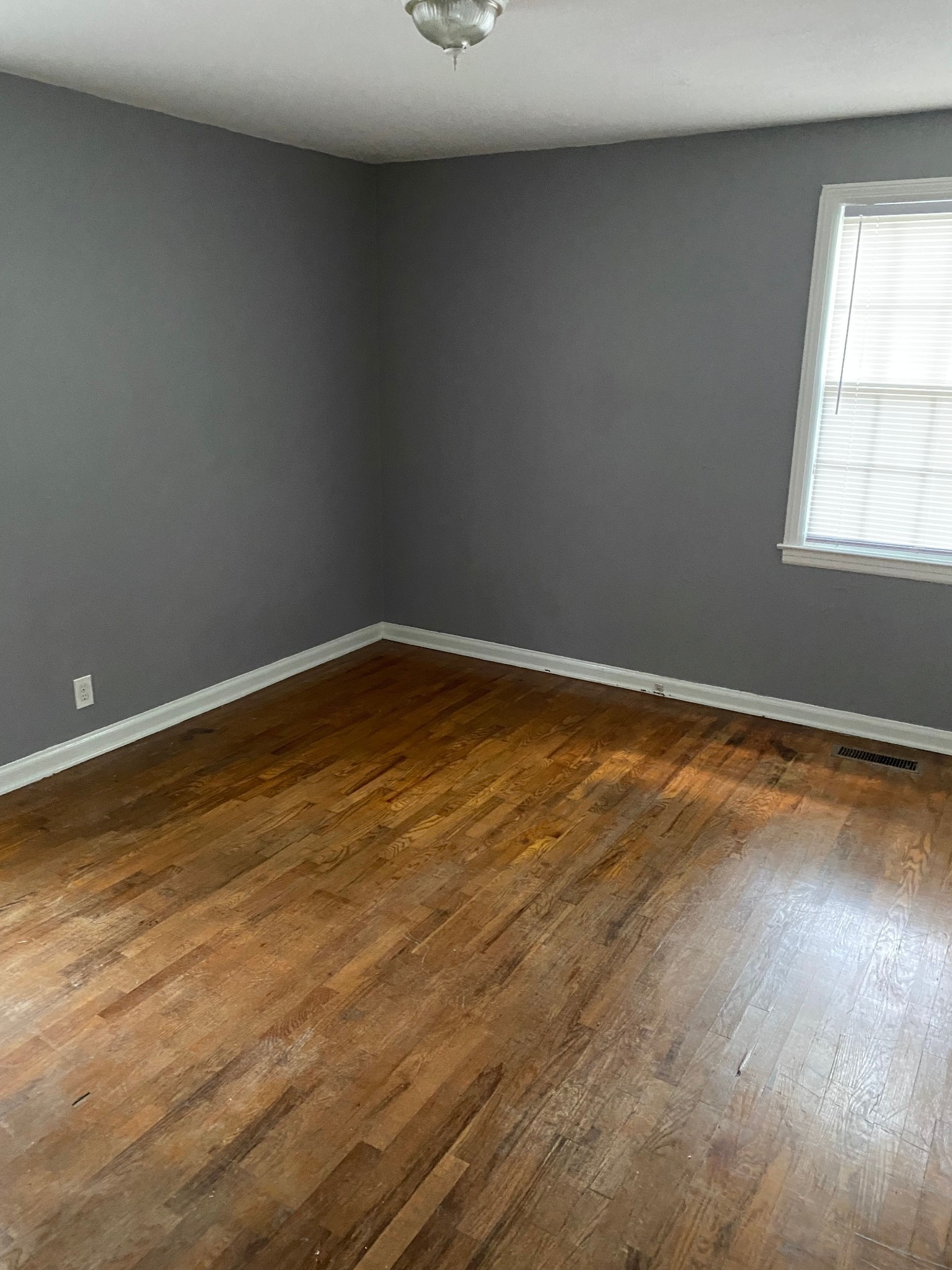 Listing photo id 0 for 1624 Meadowcrest Boulevard 2