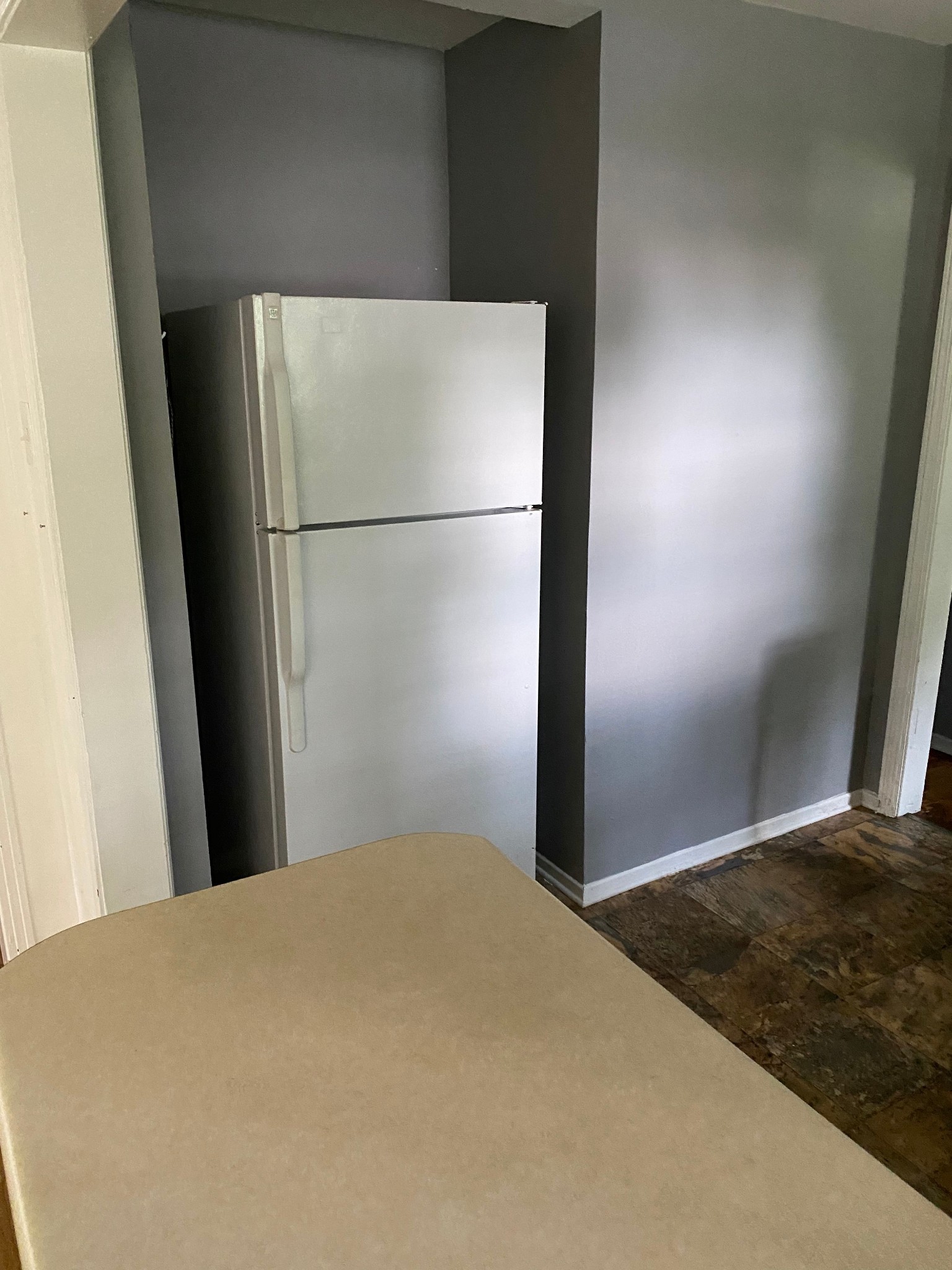 Listing photo id 3 for 1624 Meadowcrest Boulevard 2