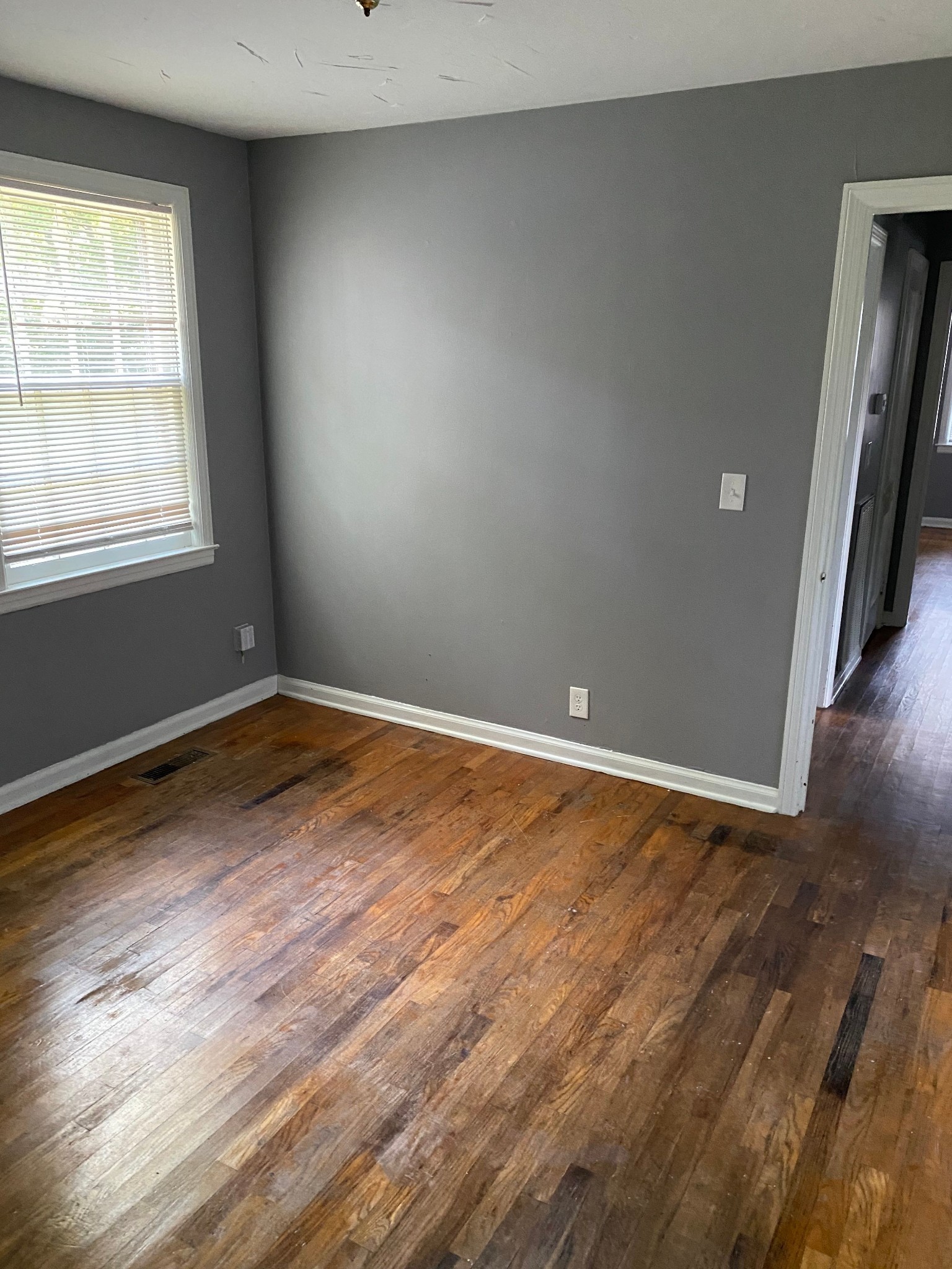 Listing photo id 4 for 1624 Meadowcrest Boulevard 2