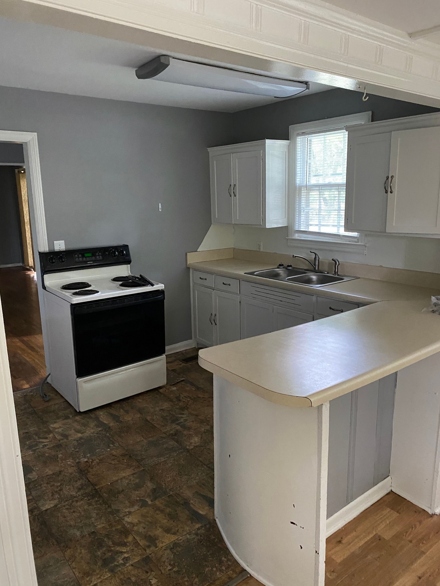 Listing photo id 5 for 1624 Meadowcrest Boulevard 2