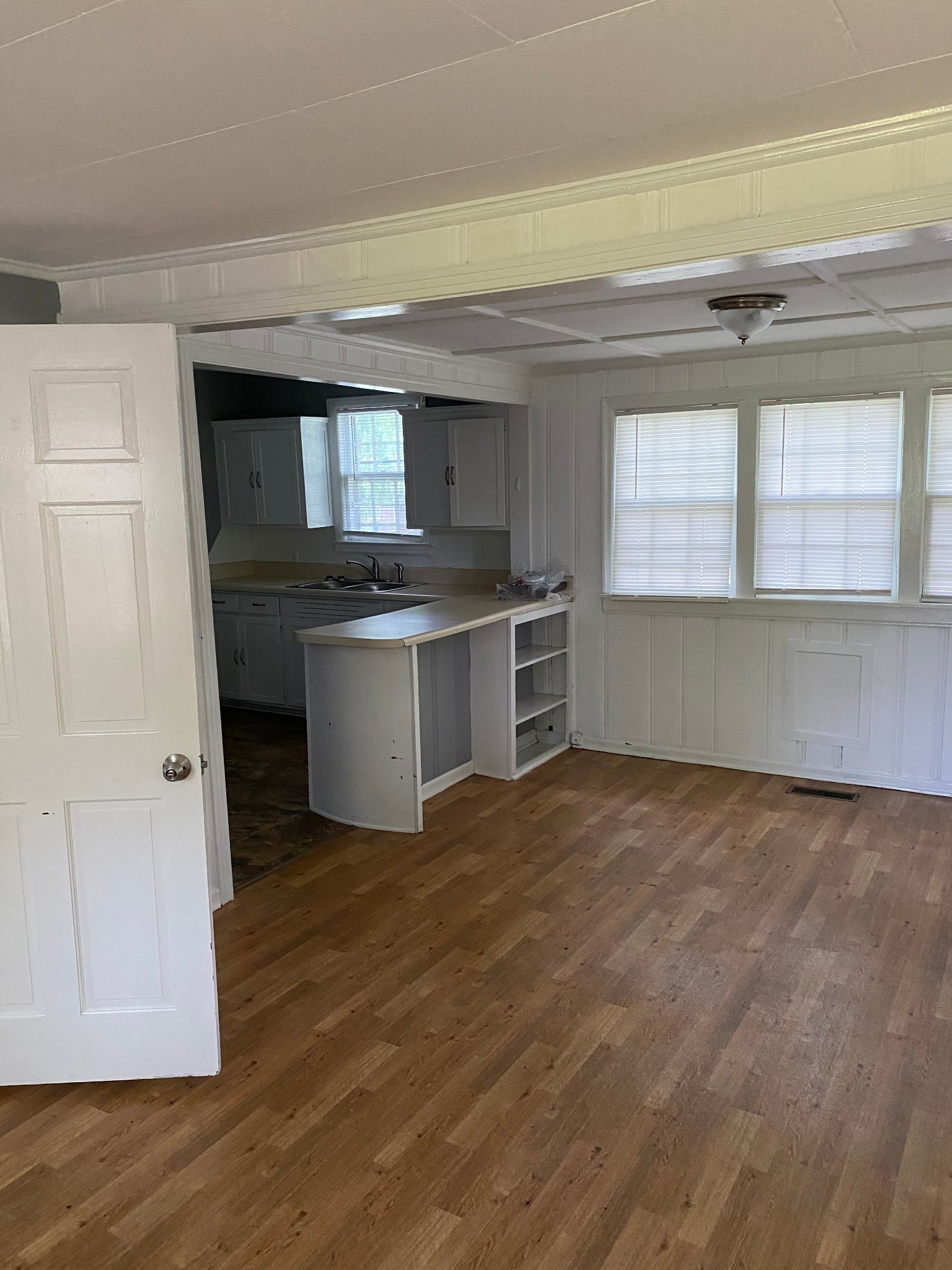 Listing photo id 6 for 1624 Meadowcrest Boulevard 2