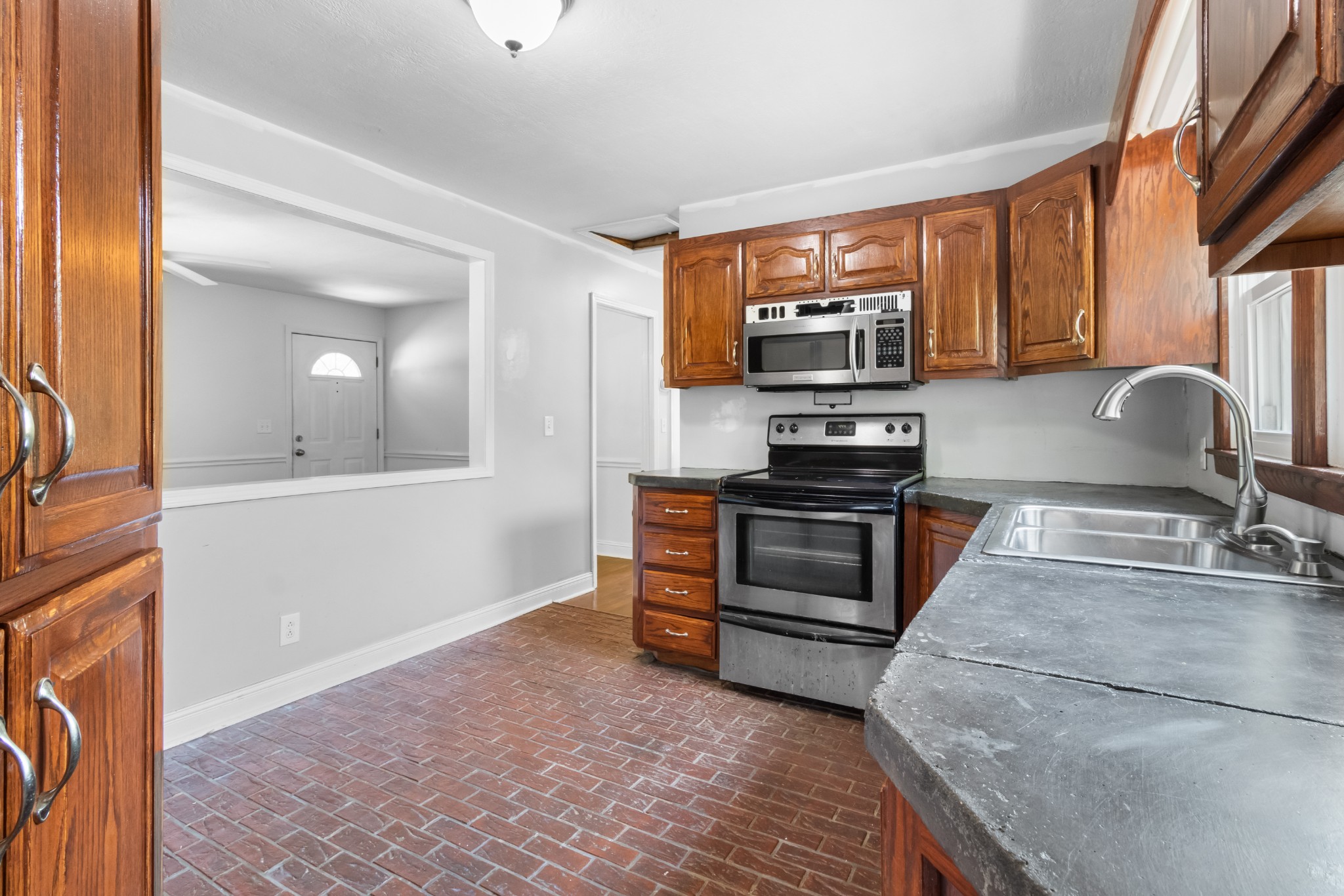Image 12 of 59 For 11631 Clubview Drive