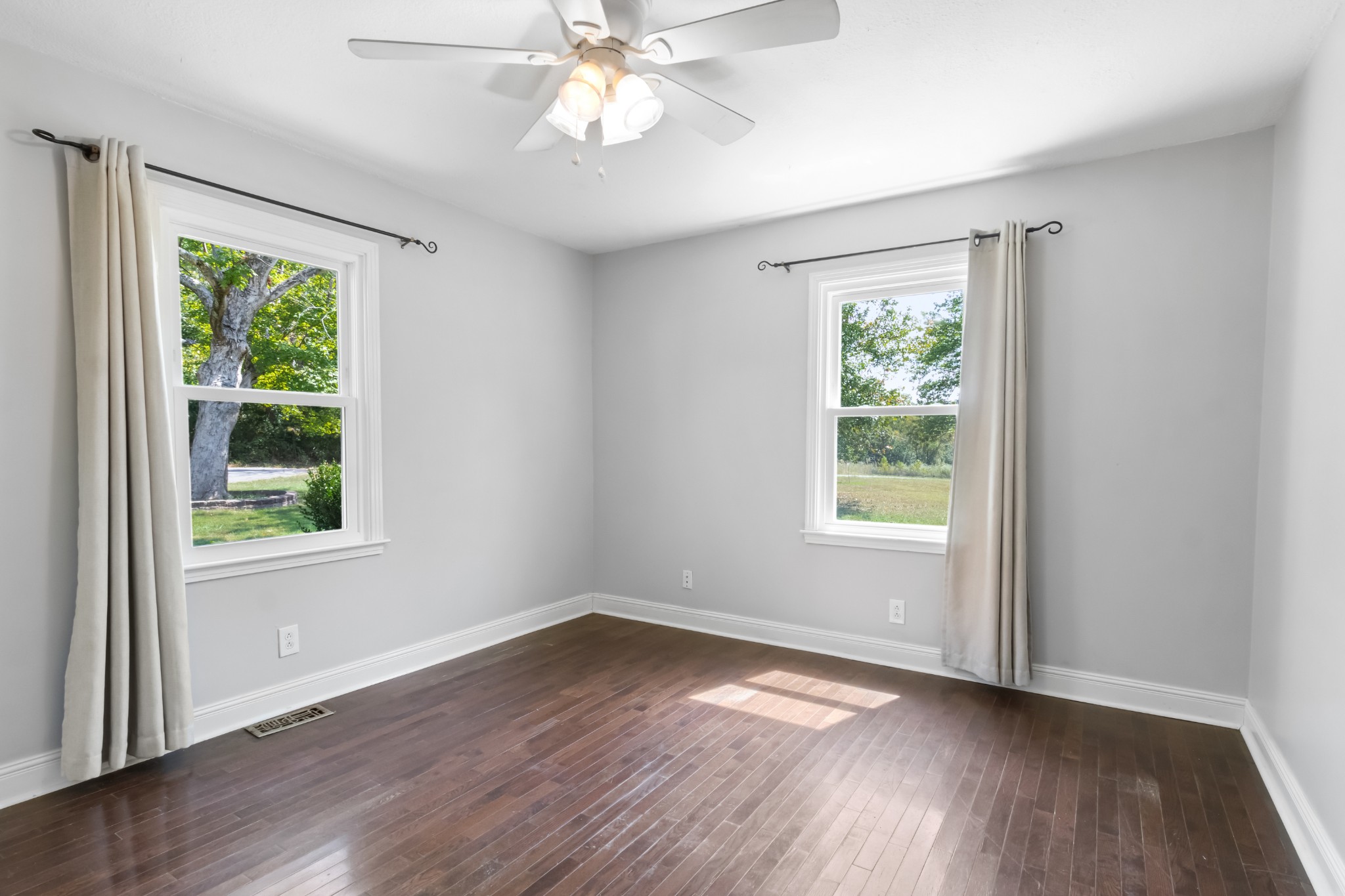 Image 16 of 59 For 11631 Clubview Drive