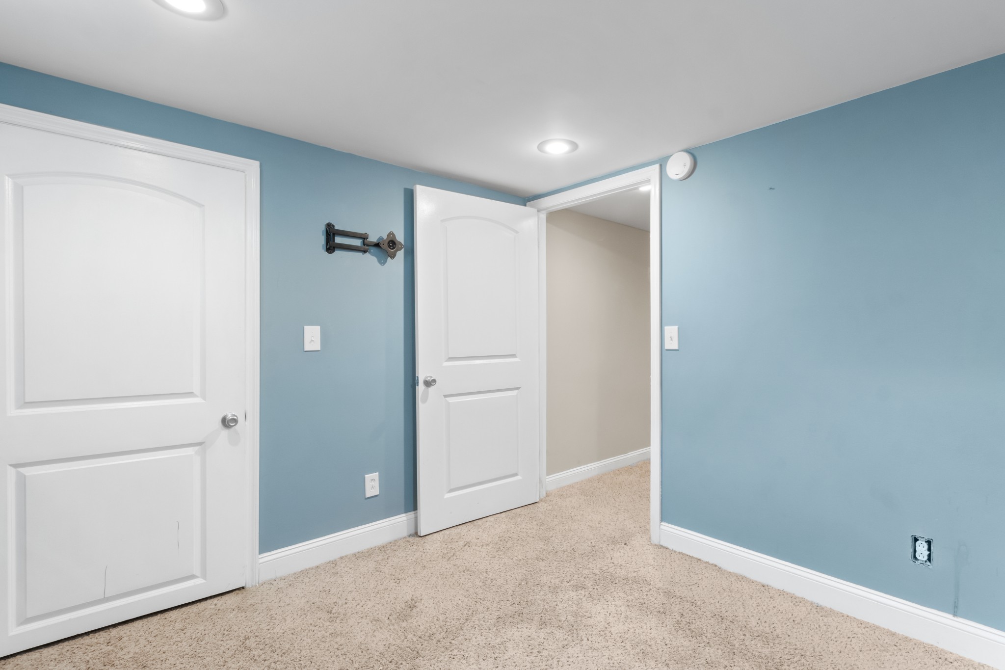 Image 21 of 59 For 11631 Clubview Drive