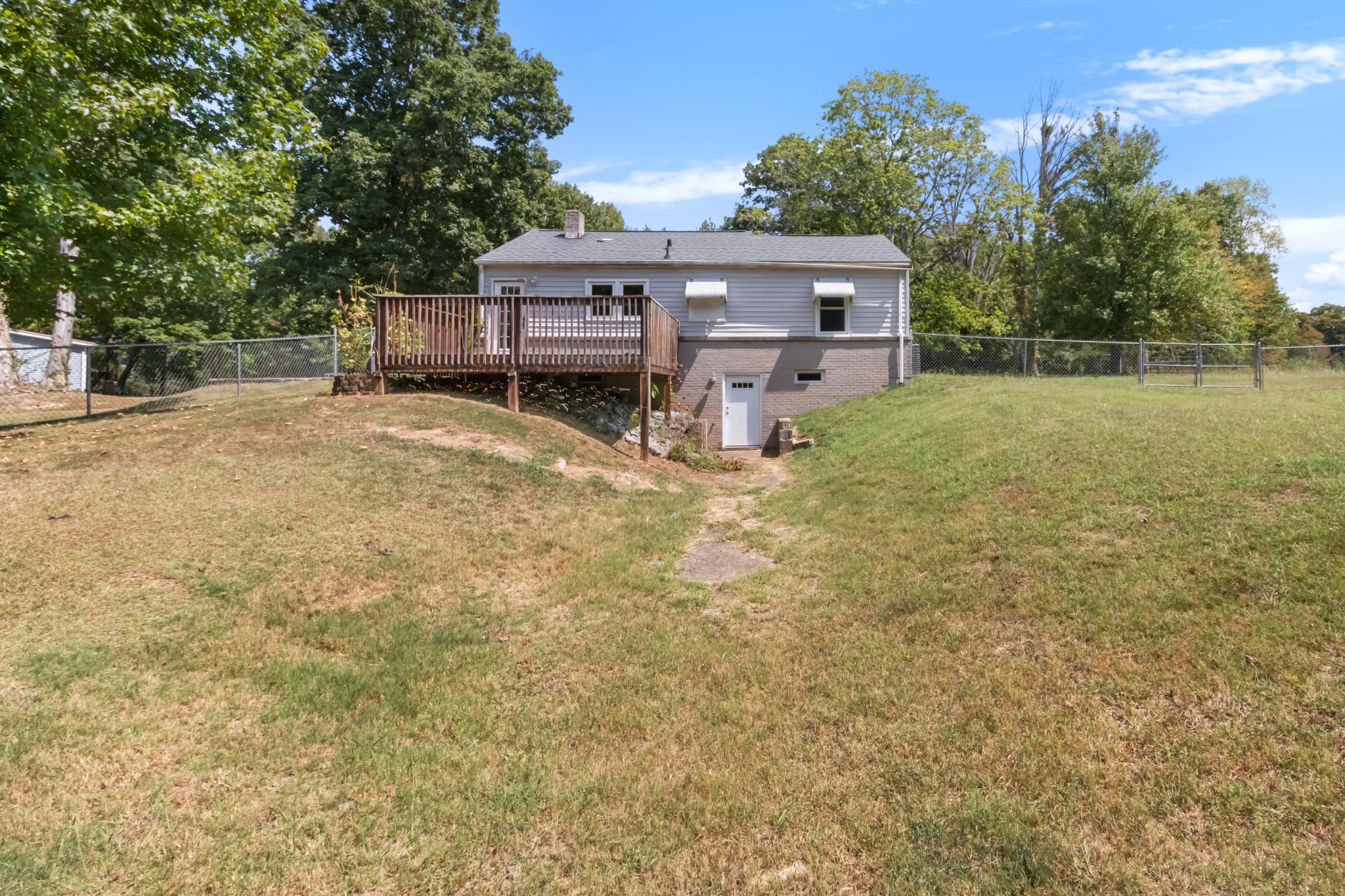 Image 27 of 59 For 11631 Clubview Drive