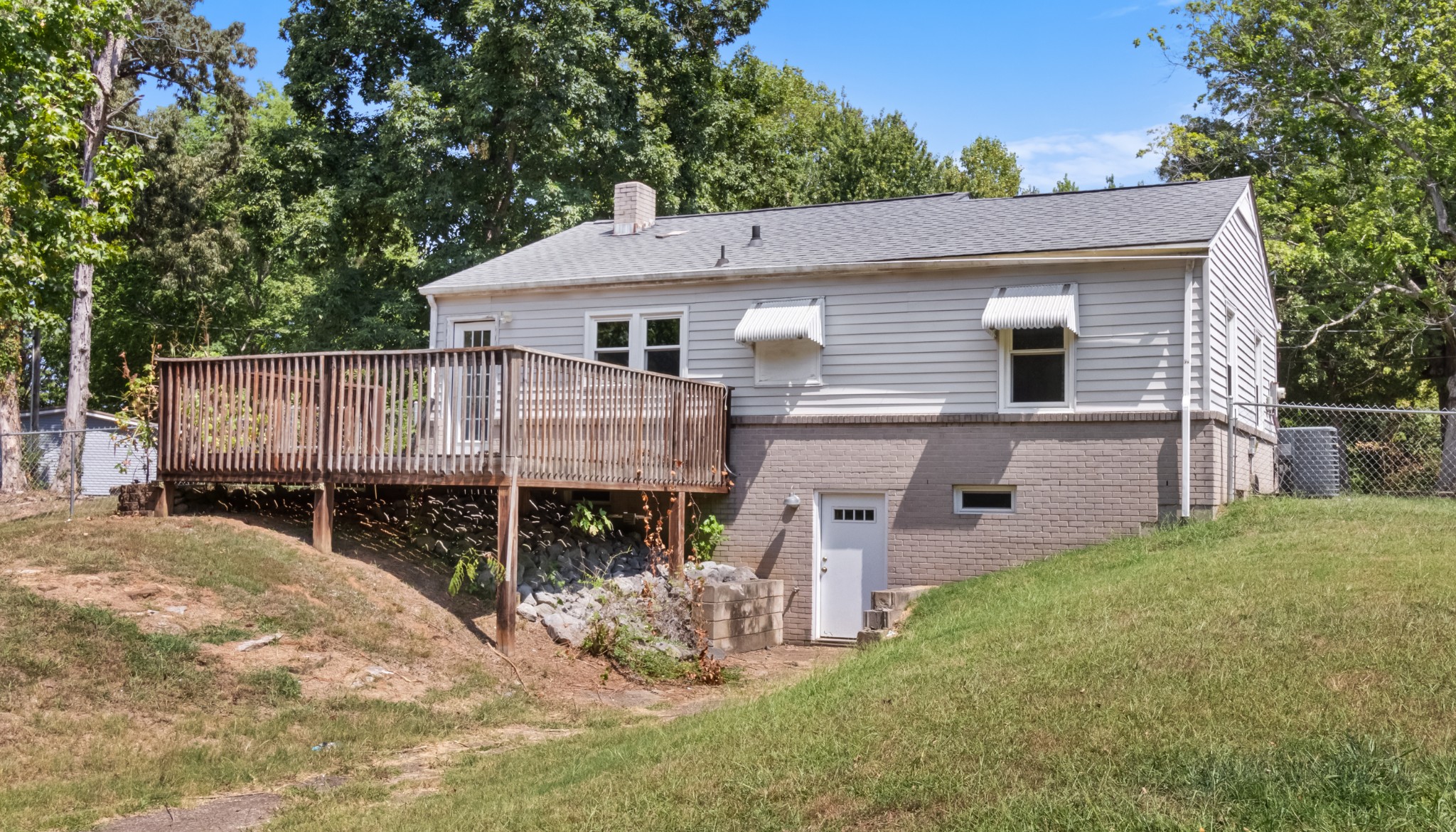 Image 28 of 59 For 11631 Clubview Drive