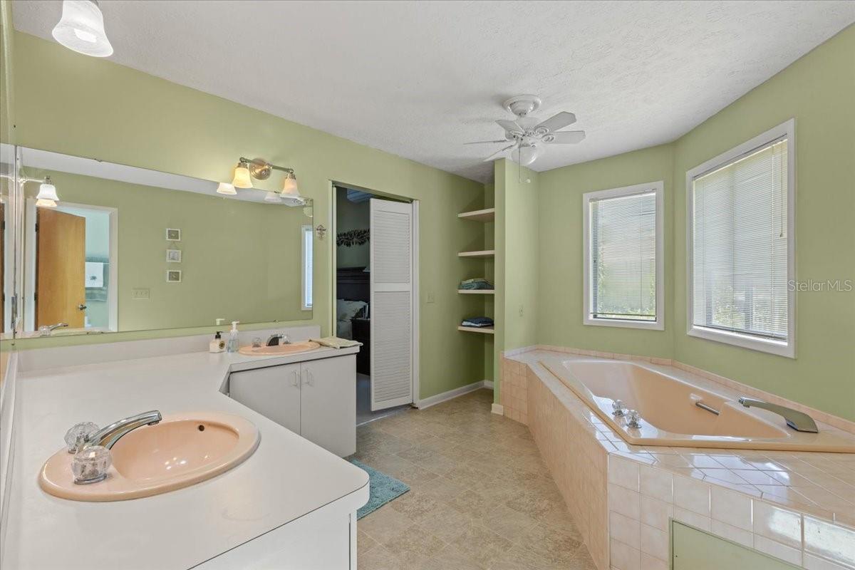 Image 35 of 59 For 11631 Clubview Drive