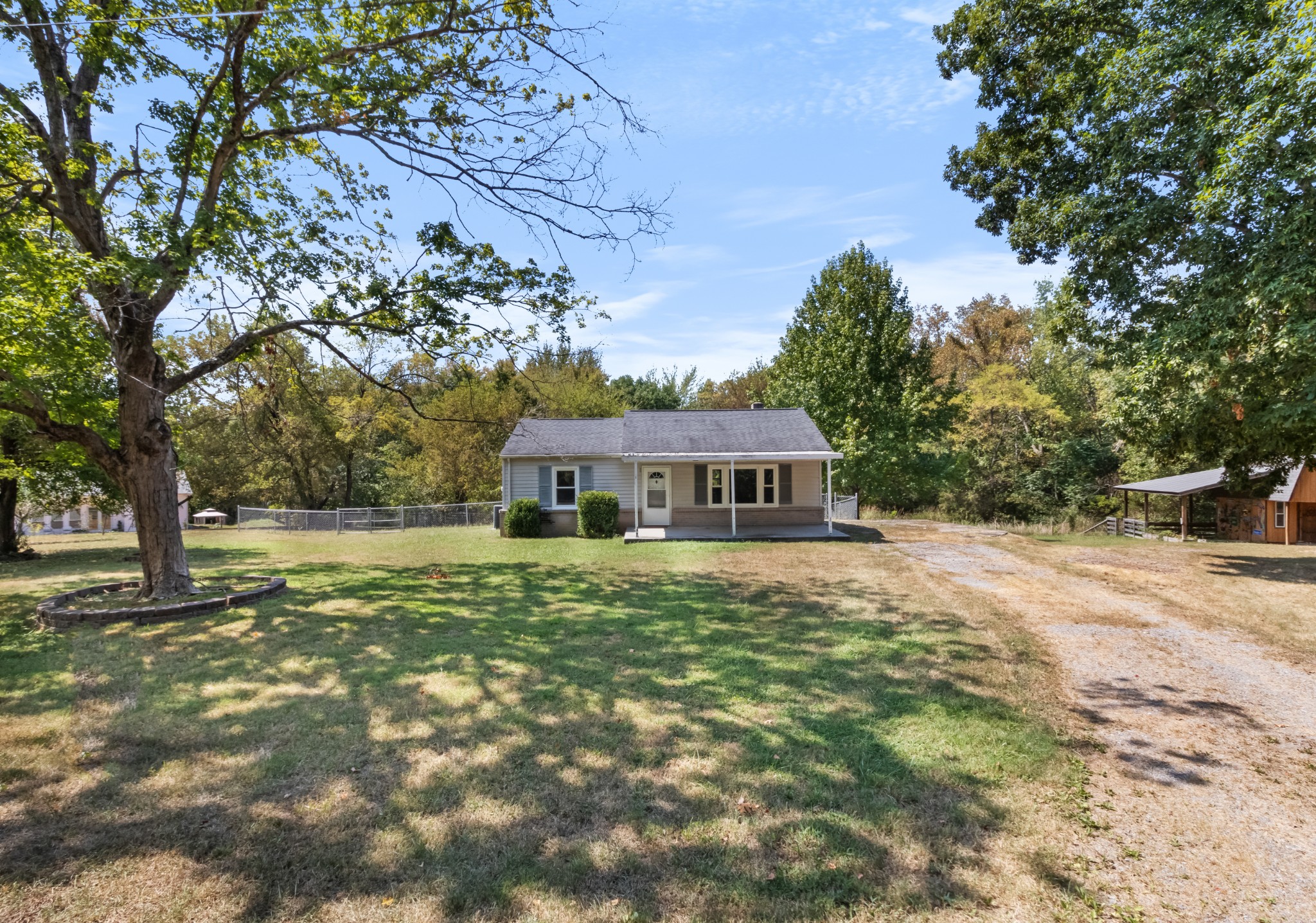 Image 4 of 59 For 11631 Clubview Drive