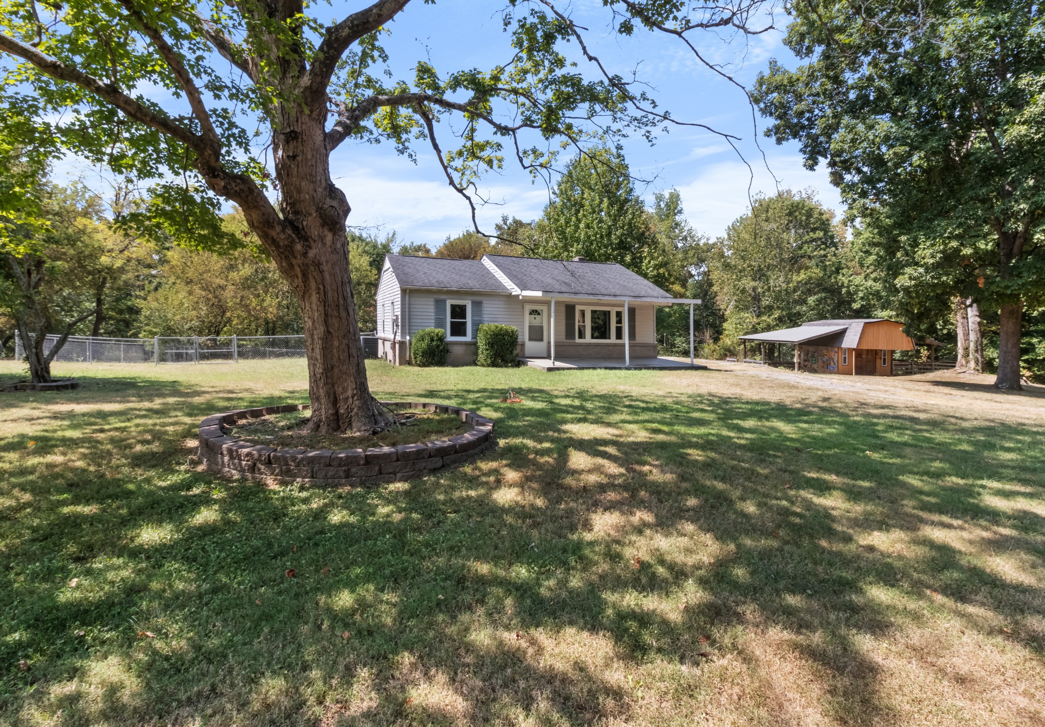 Image 5 of 59 For 11631 Clubview Drive