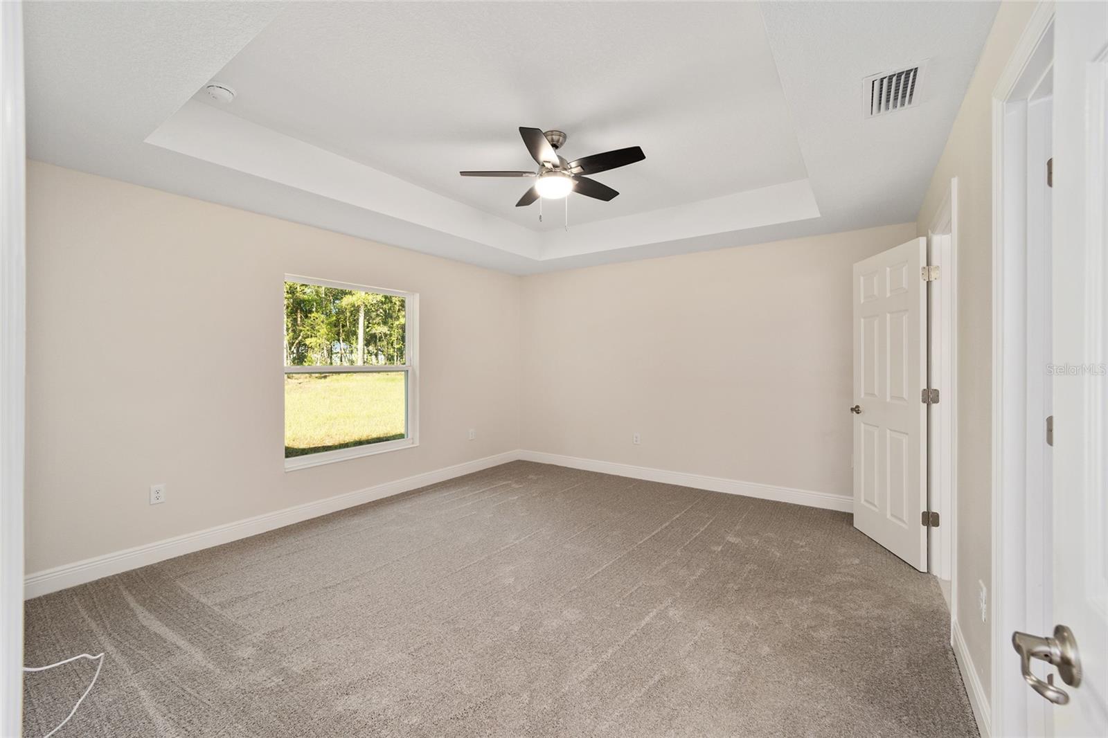 Listing photo id 9 for 2398 Devon Drive
