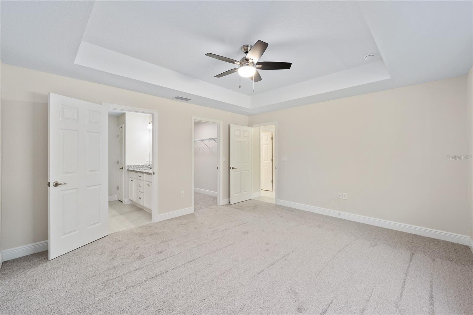 Listing photo id 10 for 2398 Devon Drive