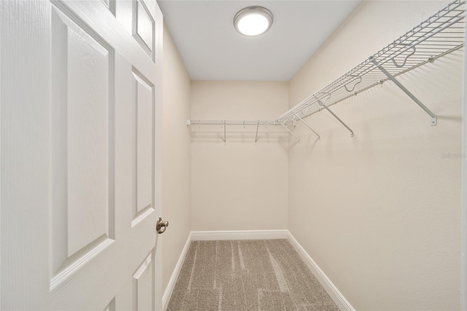 Listing photo id 11 for 2398 Devon Drive