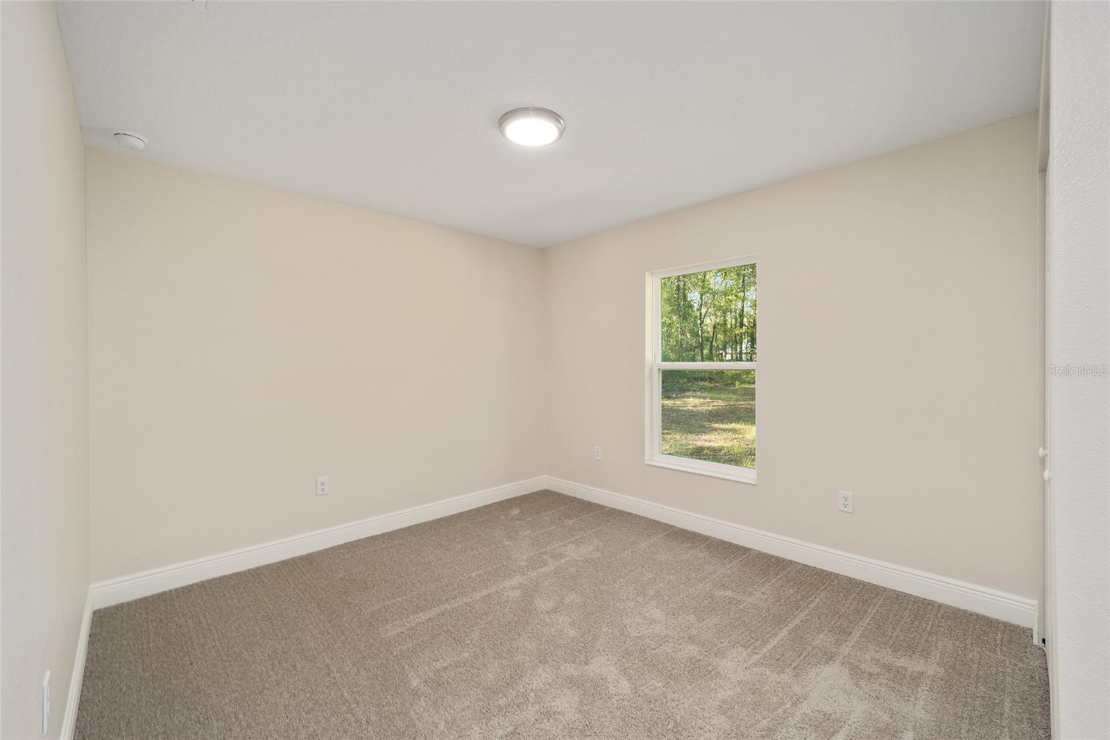 Listing photo id 15 for 2398 Devon Drive