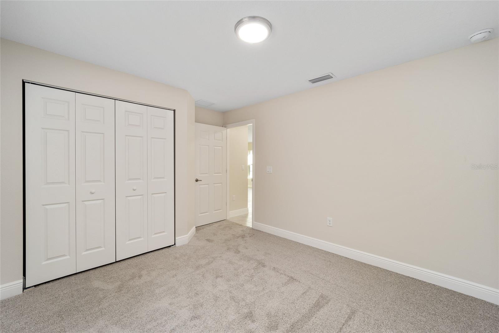 Listing photo id 16 for 2398 Devon Drive