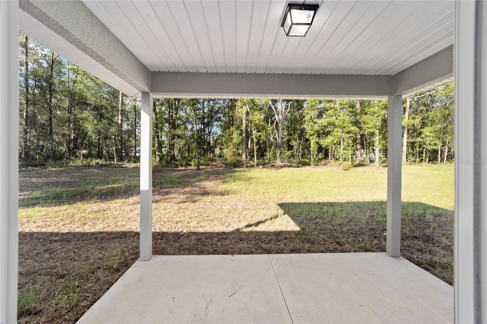 Listing photo id 18 for 2398 Devon Drive