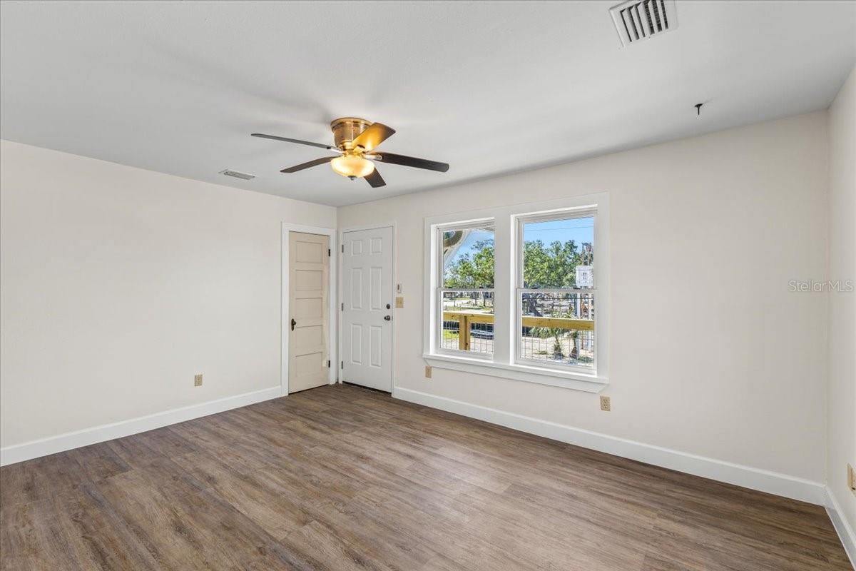 Image 10 of 39 For 57 9th Avenue E