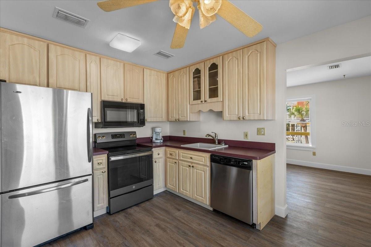 Image 11 of 39 For 57 9th Avenue E