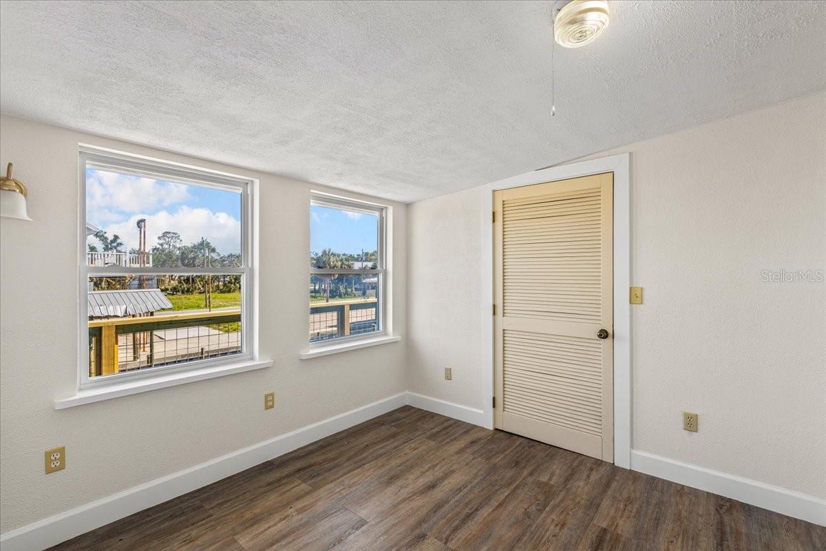 Image 15 of 39 For 57 9th Avenue E