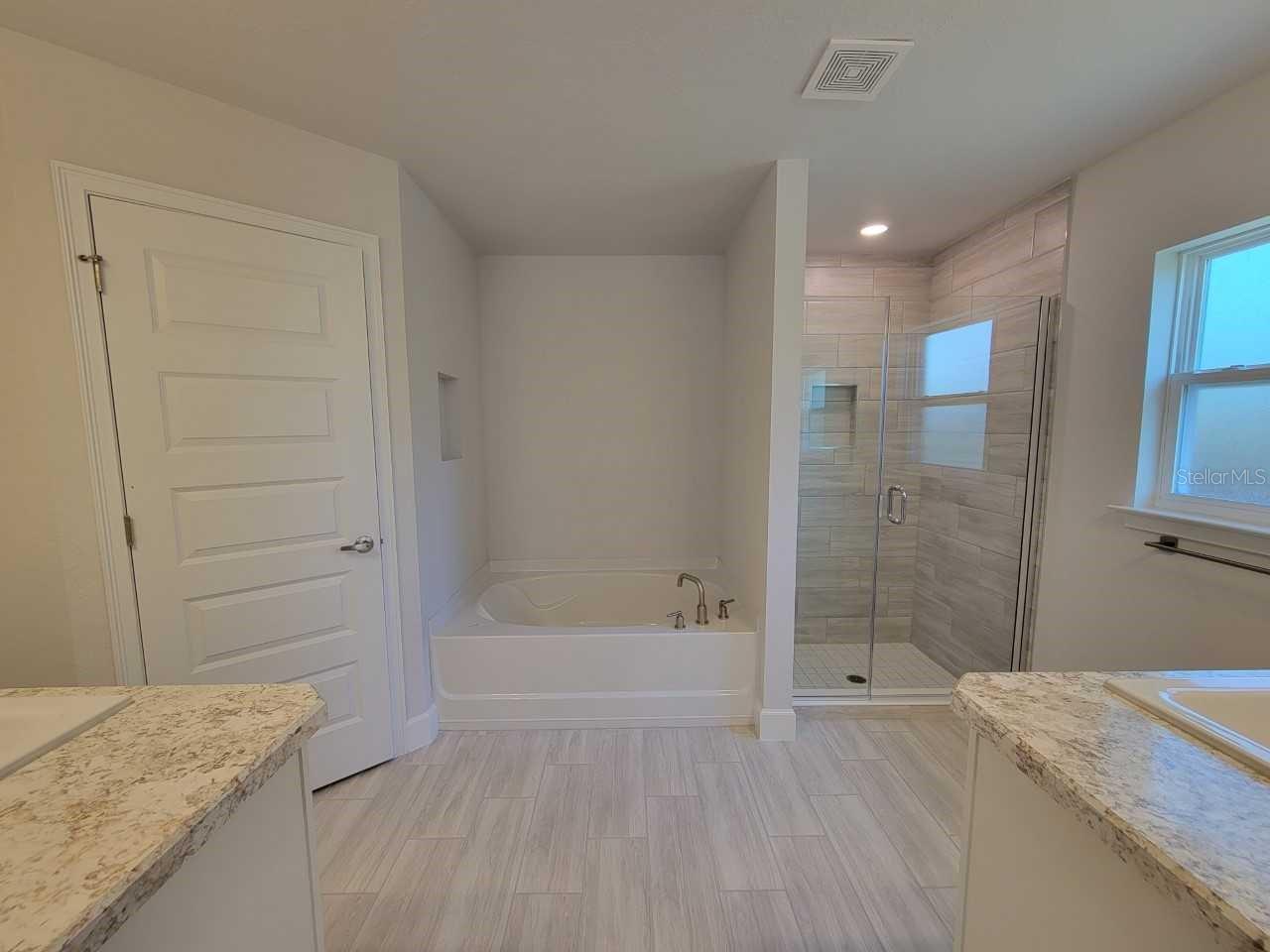 Listing photo id 17 for 13154 69th Court